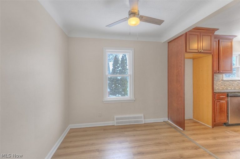 25671 Farringdon Avenue, Euclid, OH - Photo 8