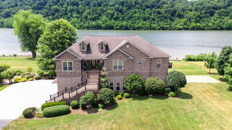 390 Powell Riverfront Road, St Marys, WV, 26170