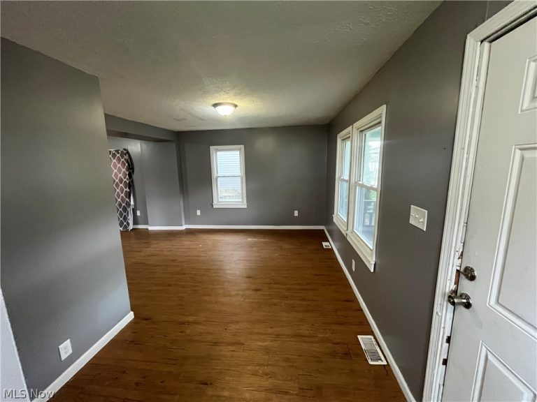 1270 Welsh Avenue, Akron, OH - Photo 4