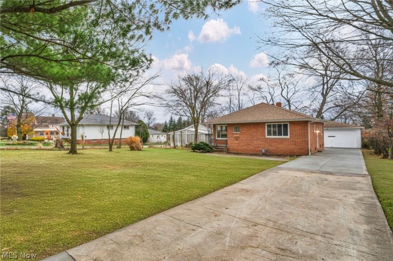 6104 Turney Road, Garfield Heights, OH - Photo 2