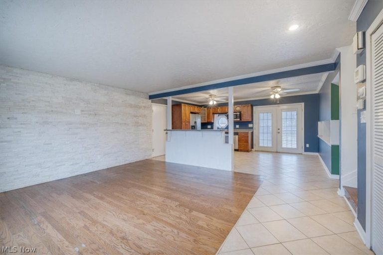 8201 Royalview Drive, Parma, OH - Photo 3