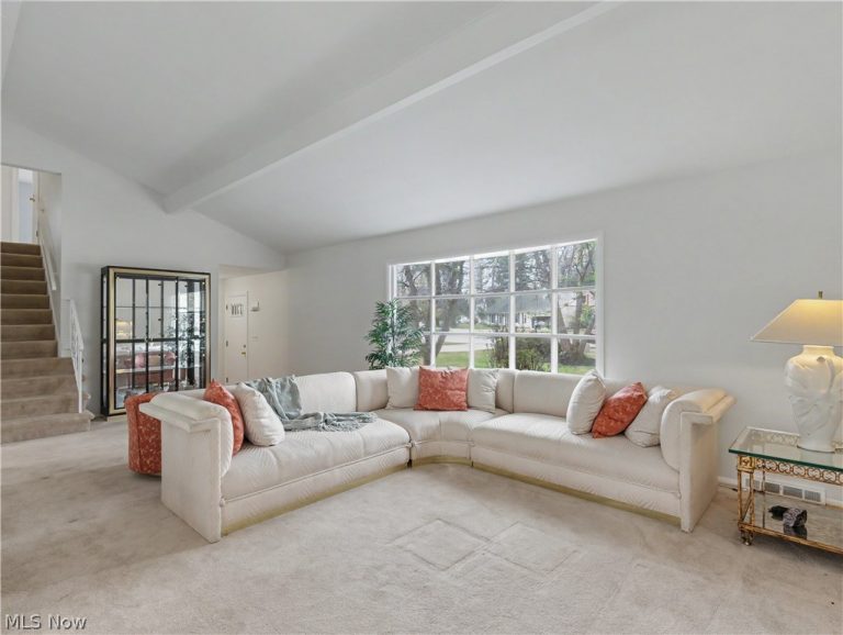 7823 Oakhurst Circle, Brecksville, OH - Photo 3