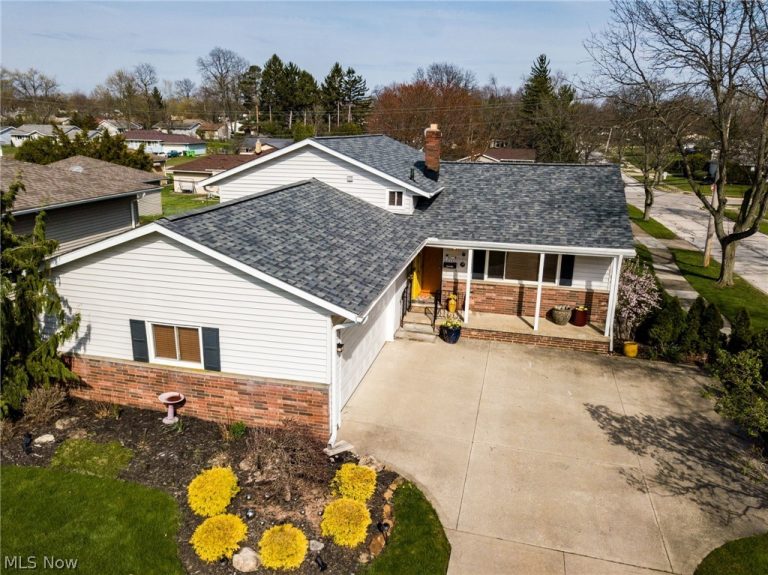 6033 Sweet Birch Drive, Bedford Heights, OH - Photo 4