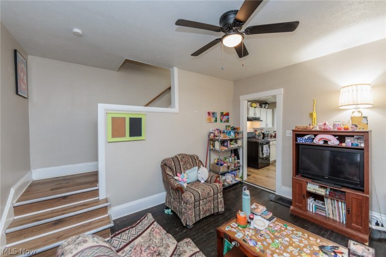 1446 Hopkins Avenue, Lakewood, OH - Photo 8