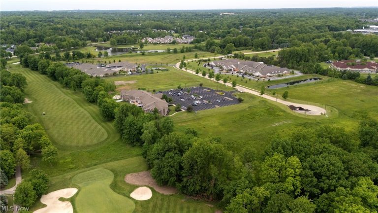 387 Golfview Lane, Highland Heights, OH - Photo 6