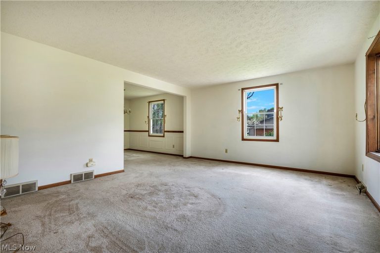 8054 Fox Run Avenue, North Canton, OH - Photo 2