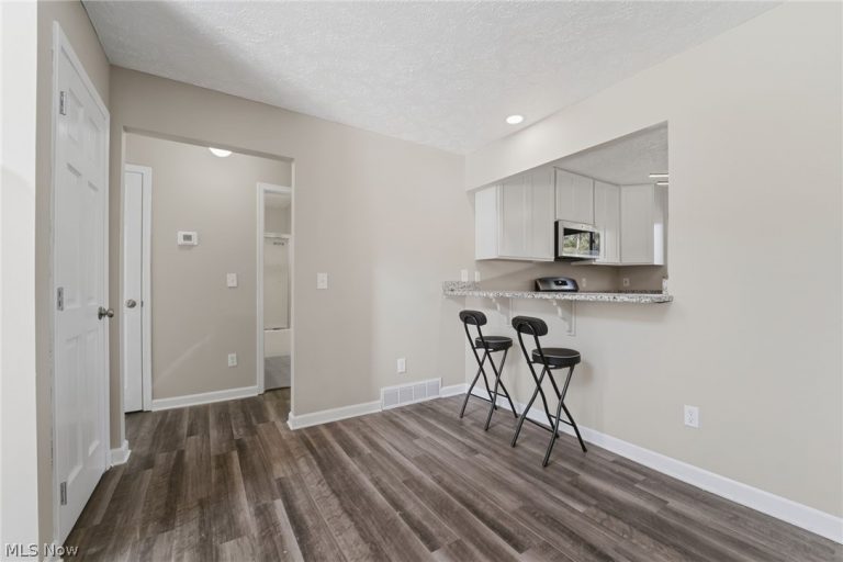 9211 Sugarbush Drive, Mentor, OH - Photo 6