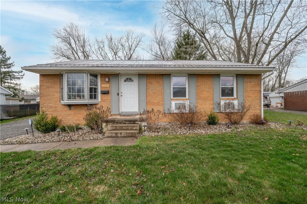 3295 Clearwater Street, Warren, OH