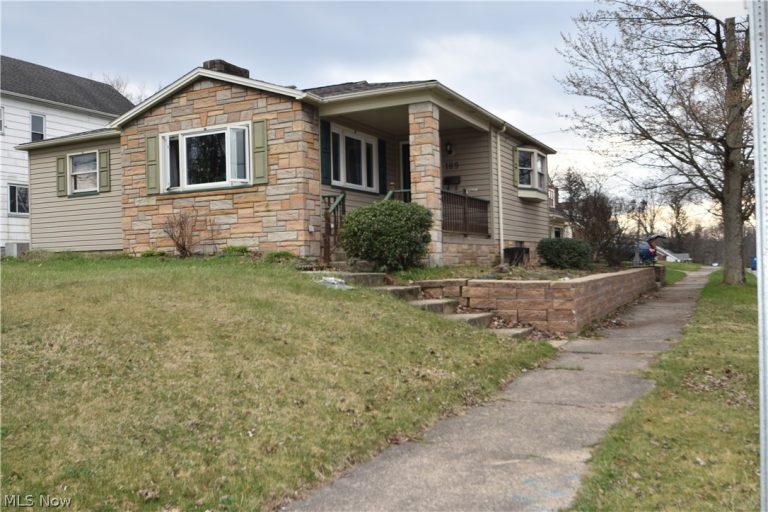 189 Center Street, Struthers, OH - Photo 2
