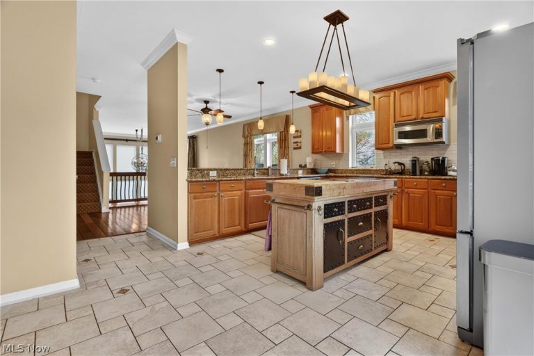 303 Arizona Avenue, Lorain, OH - Photo 4
