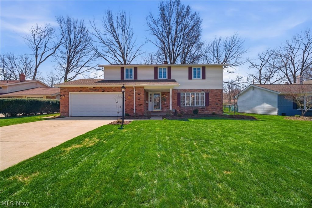 26529 Fairfax Lane, North Olmsted, OH