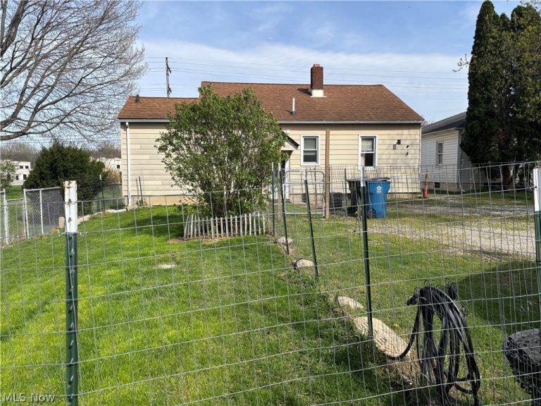 224 Leavitt Road, Amherst, OH - Photo 8