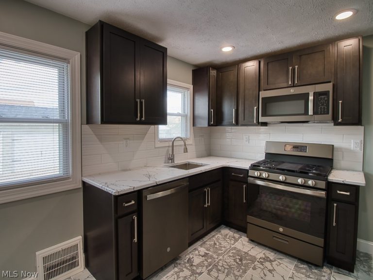 5706 Virginia Avenue, Parma, OH - Photo 8
