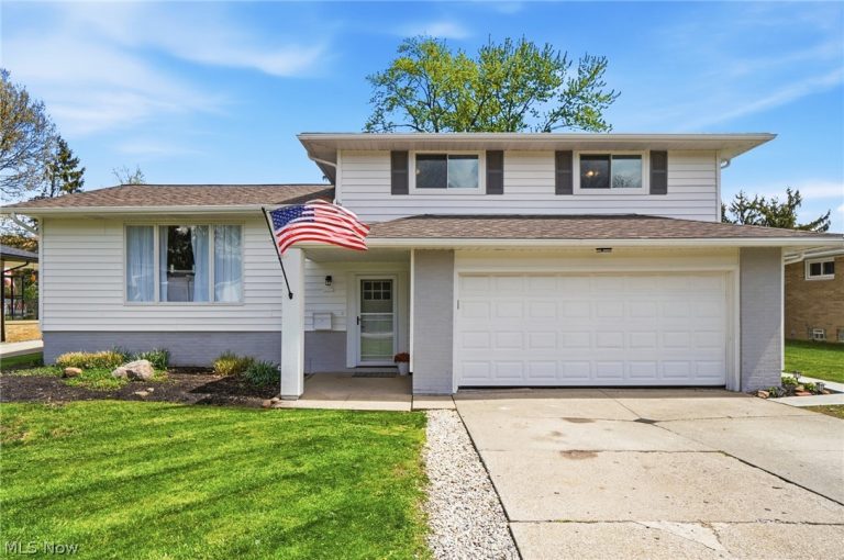 6999 Greenbriar Drive, Parma Heights, OH - Photo 2