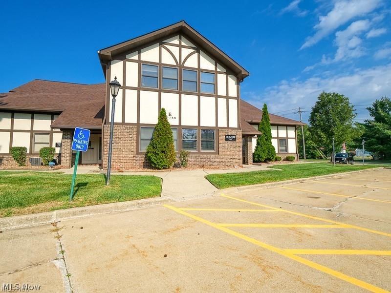 10850 Pearl Road #E-4, Strongsville, OH