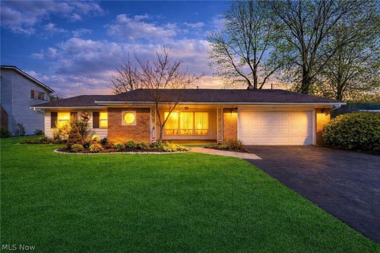 1215 Spruce Tree Lane, Amherst, OH, 44001