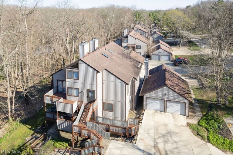 2110 Pinebrook Trail, Cuyahoga Falls, OH - Photo 8