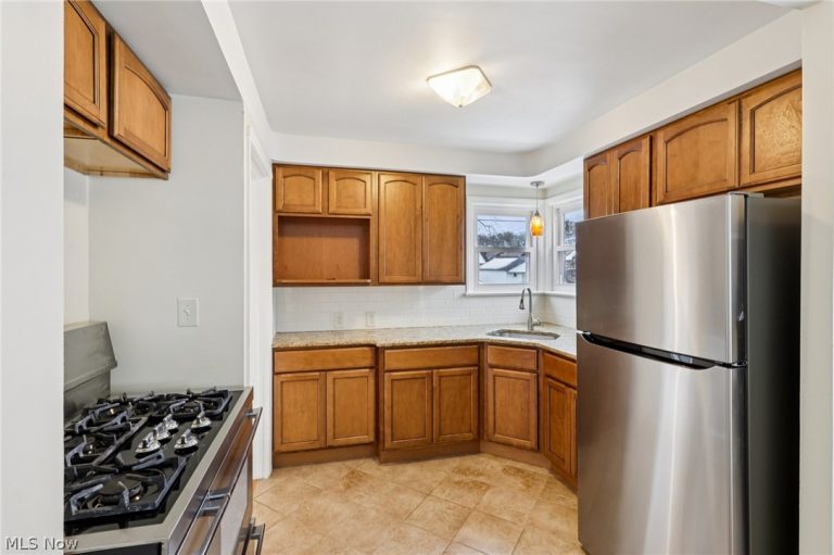 9005 Ansonia Avenue, Brooklyn, OH - Photo 5