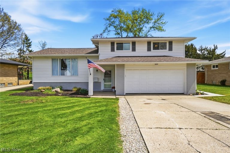 6999 Greenbriar Drive, Parma Heights, OH, 44130