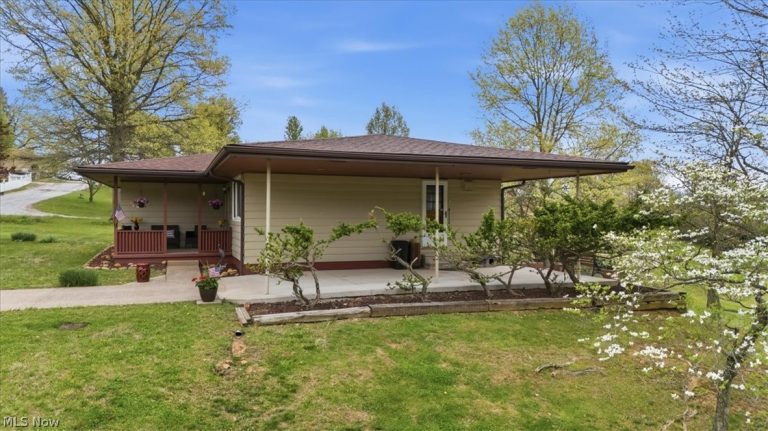 215 Highland Lake Terrace, Washington, WV - Photo 3