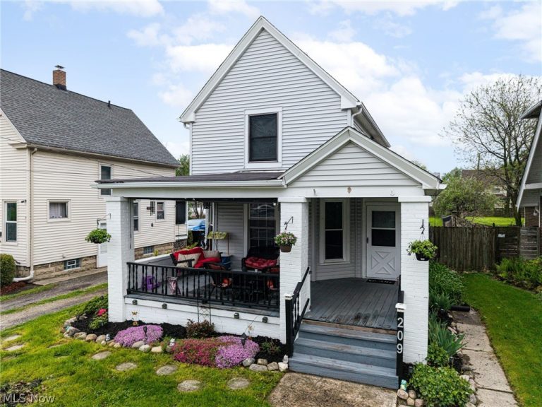 209 Gulf Road, Elyria, OH - Photo 2