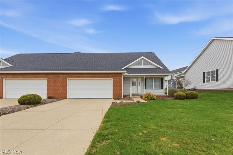 2735 Doral Circle, Massillon, OH - Photo 2