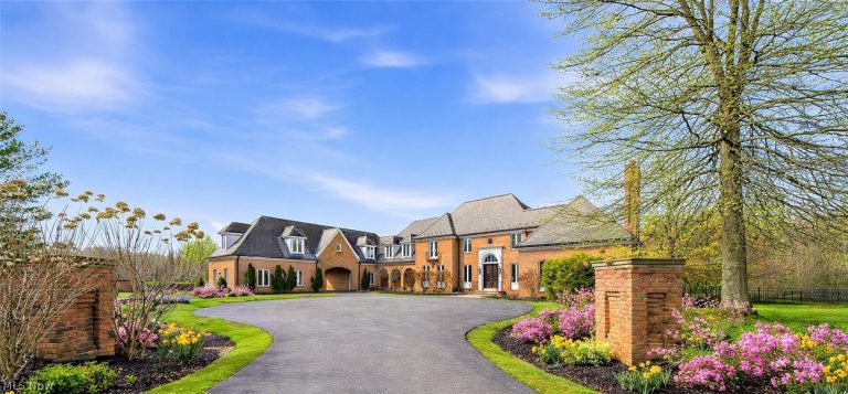 7325 Calley Lane, Novelty, OH, 44072