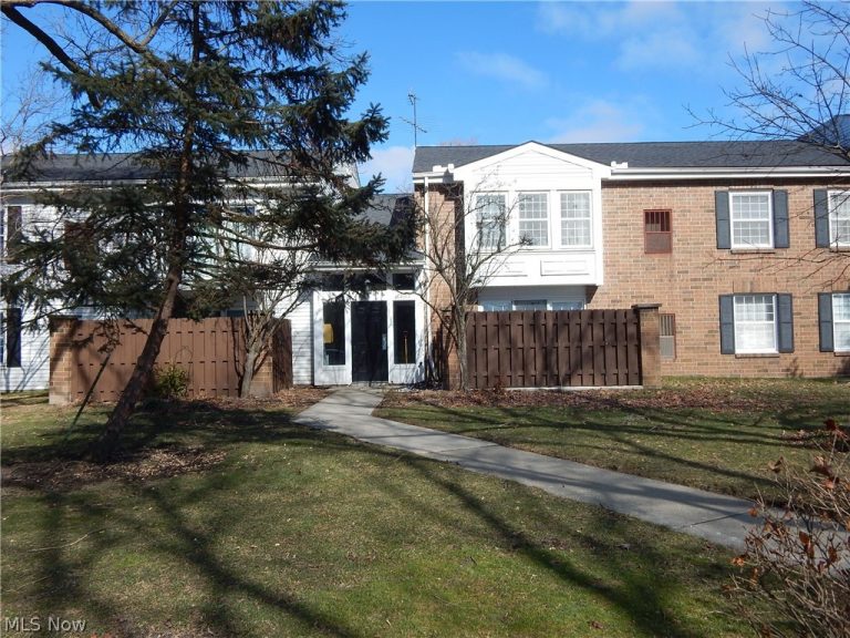 26179 Raintree Boulevard #D8, Olmsted Falls, OH, 44138