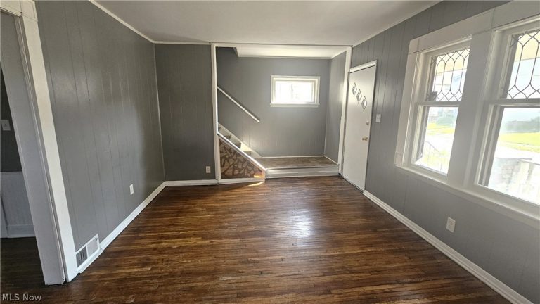 9910 Zimmer Avenue, Cleveland, OH - Photo 8