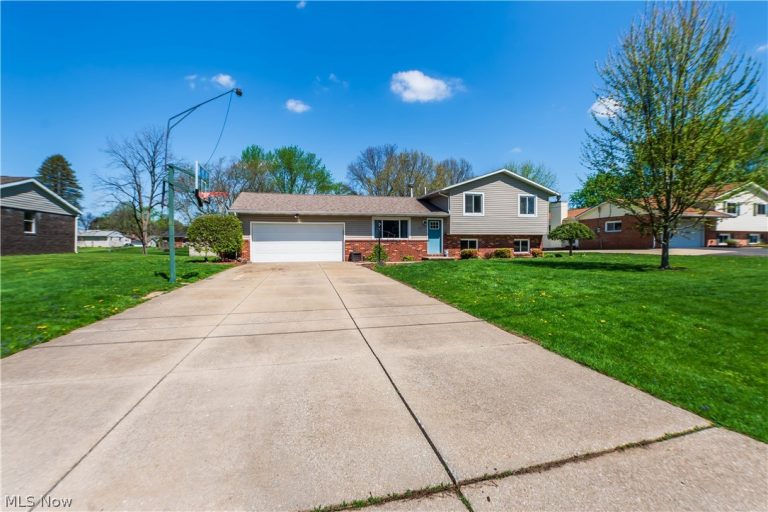 2375 Yorktown Street, Uniontown, OH - Photo 2