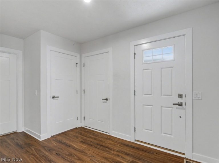 346 Lakewick Lane, Willowick, OH - Photo 3