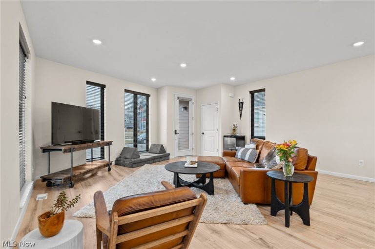 5217 Franklin Boulevard, Cleveland, OH - Photo 6