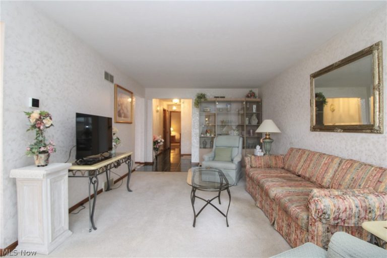 810 Kentwood Drive #3, Boardman, OH - Photo 3