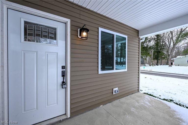 10209 Bryant Avenue, Columbia Station, OH - Photo 4