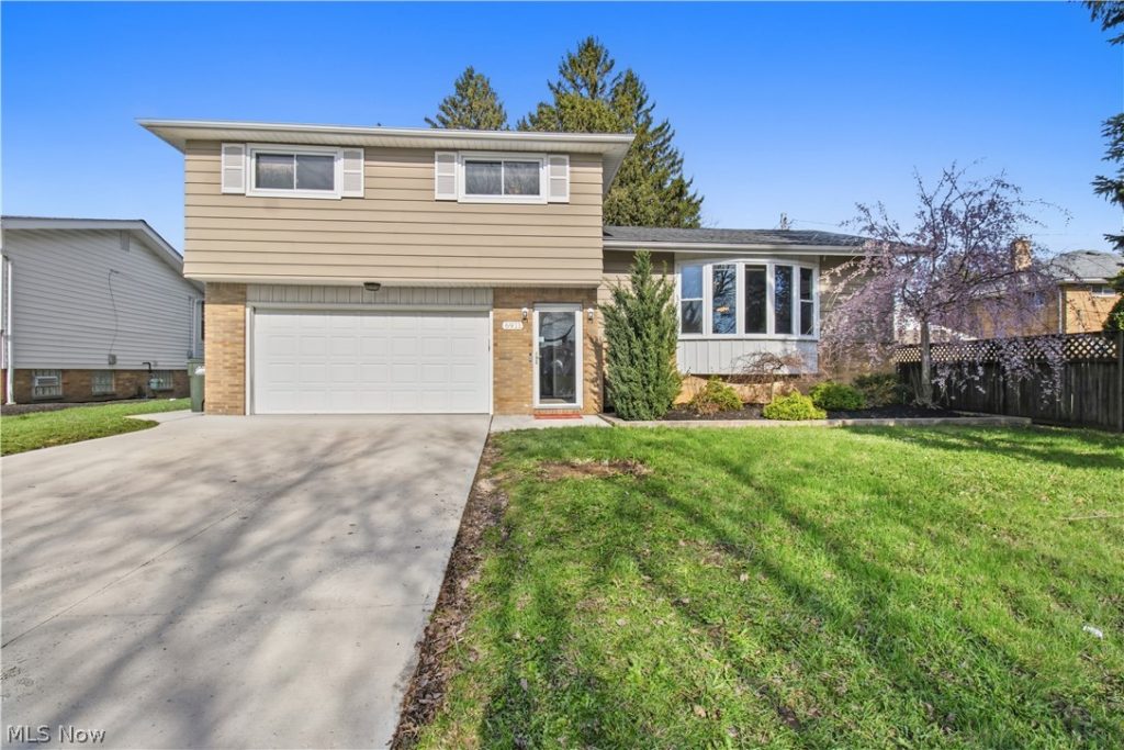 6911 Lantern Lane, Parma Heights, OH