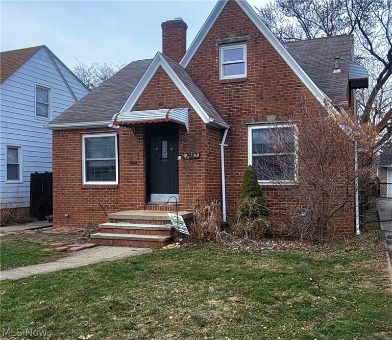 7610 Renwood Drive, Parma, OH - Photo 2