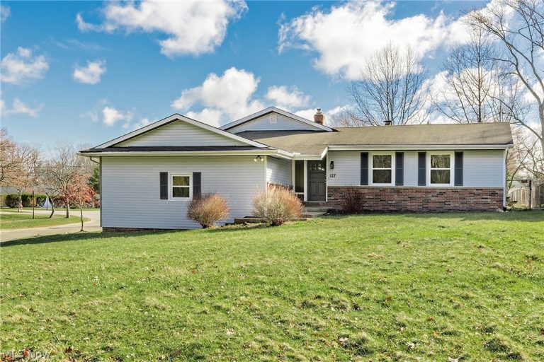 127 Brush Road, Richmond Heights, OH, 44143