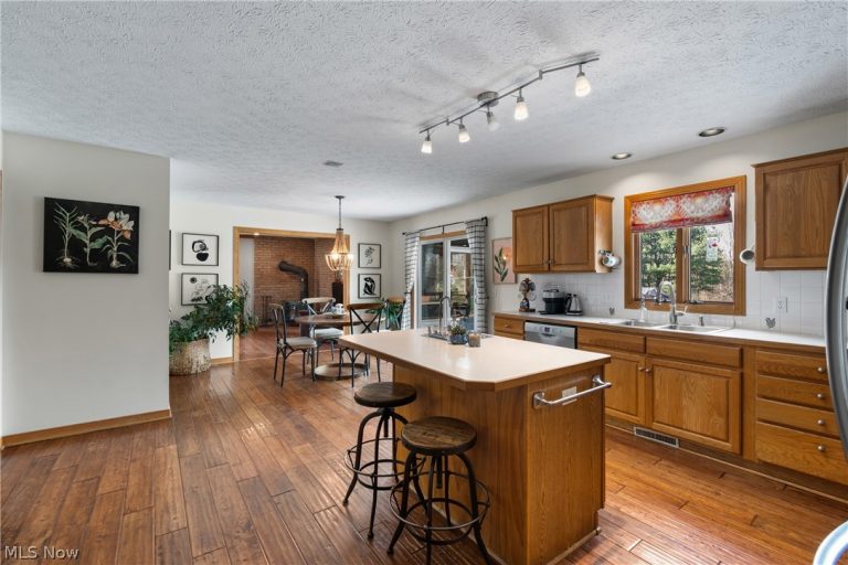 10075 Waterford Trail, Chagrin Falls, OH - Photo 8