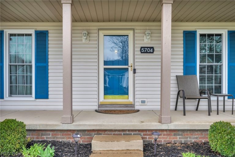 5704 Halwick Drive, Ravenna, OH - Photo 4