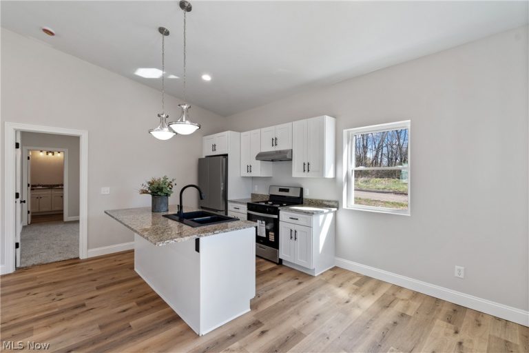 515 Pine Street, Beach City, OH - Photo 8