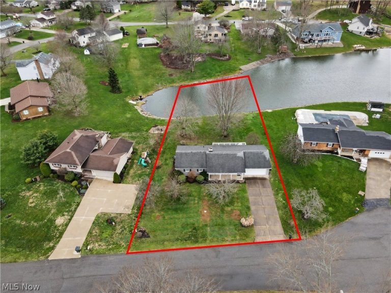 11105 Titus Avenue, Uniontown, OH - Photo 3