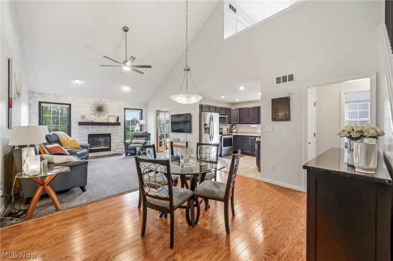 57 Timber Lake Drive, Hubbard, OH - Photo 4