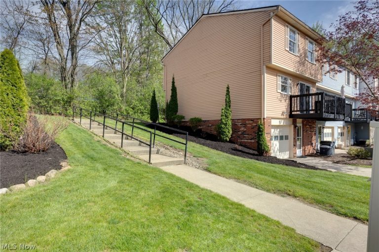 91 Quaker Ridge Drive, Akron, OH - Photo 3