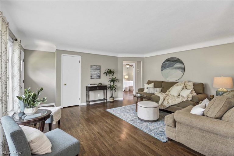 6469 Anita Drive, Parma Heights, OH - Photo 2