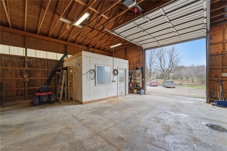 16176 Ravenna Road, Burton, OH - Photo 6