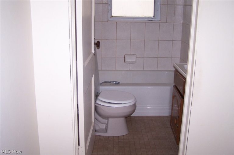 15794 Grove Street, Middlefield, OH - Photo 6