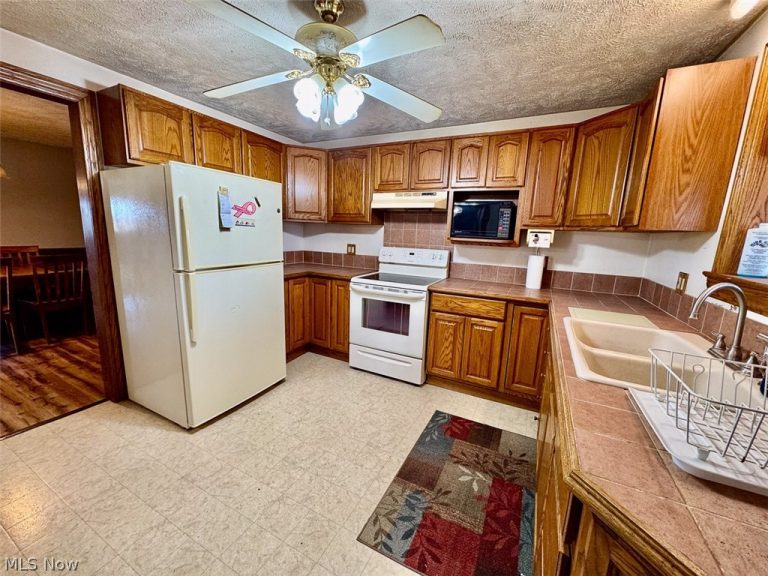 10131 Columbus Road, Louisville, OH - Photo 6