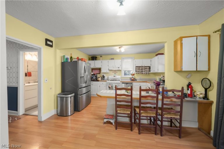 2452 Clara Street, Cuyahoga Falls, OH - Photo 8