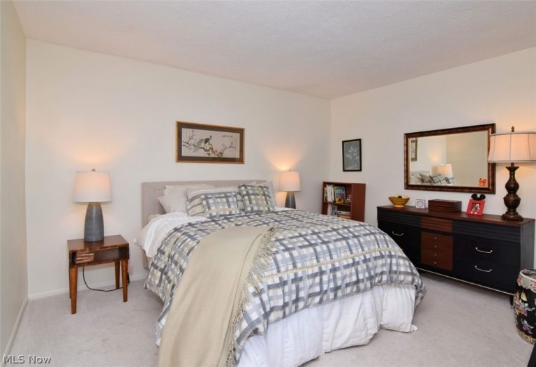 570-21 Russet Woods Lane, Aurora, OH - Photo 8