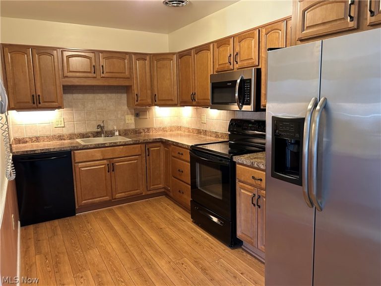 3167 Linden Road #204, Rocky River, OH - Photo 6